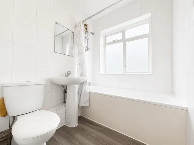 bed Maisonette To LetHeston Road, Heston, TW5, photo 3