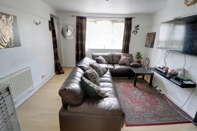 Barking Road, London, E6, photo 2