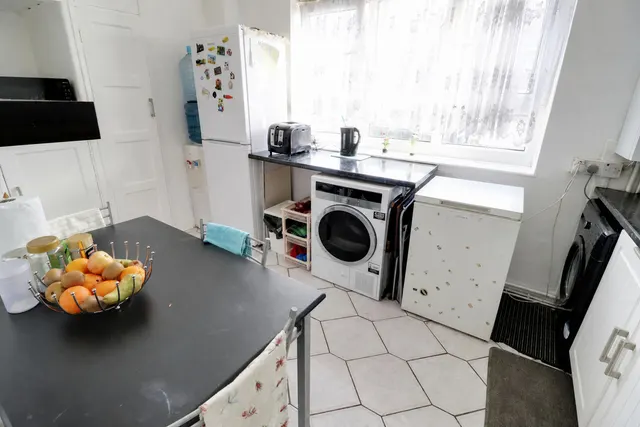 Barking Road, London, E6, photo 3