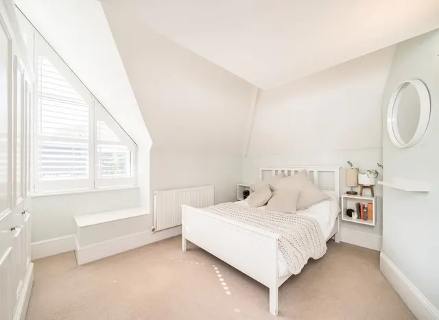 Photo 3 — Oakhill Road, Putney, SW15