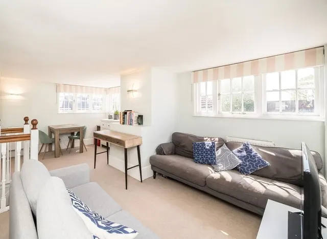 Photo 2 — Oakhill Road, Putney, SW15
