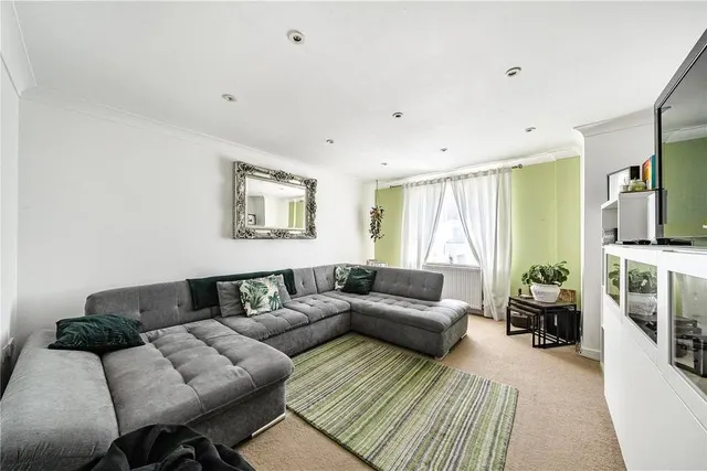 Hanger Court, Knaphill, GU21, photo 2