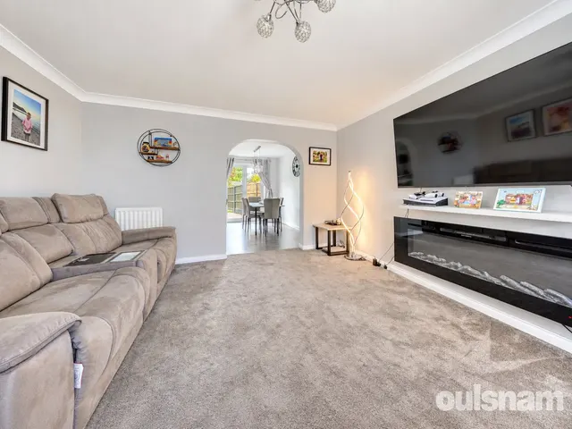 Photo 2 — Nightingale Close, Droitwich, Worcestershire, WR9 7HB