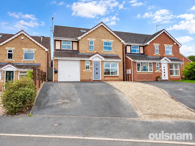 5 bedroom house — Nightingale Close, Droitwich, Worcestershire, WR9 7HB