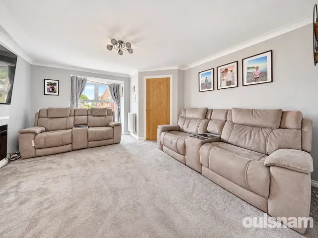 Photo 3 — Nightingale Close, Droitwich, Worcestershire, WR9 7HB