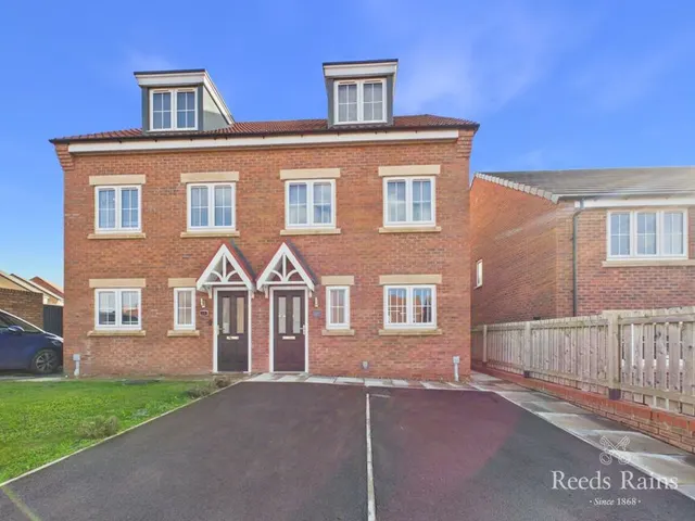 Millfields Drive, YO13, photo 1