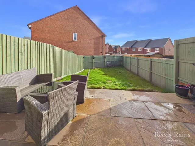 Millfields Drive, YO13, photo 3