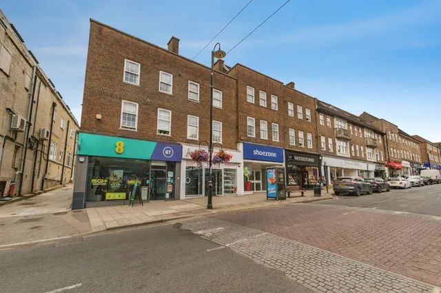 London Road, East Grinstead, photo 1