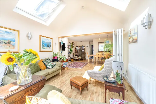 Albion Road, Twickenham, TW2 6QJ, photo 1