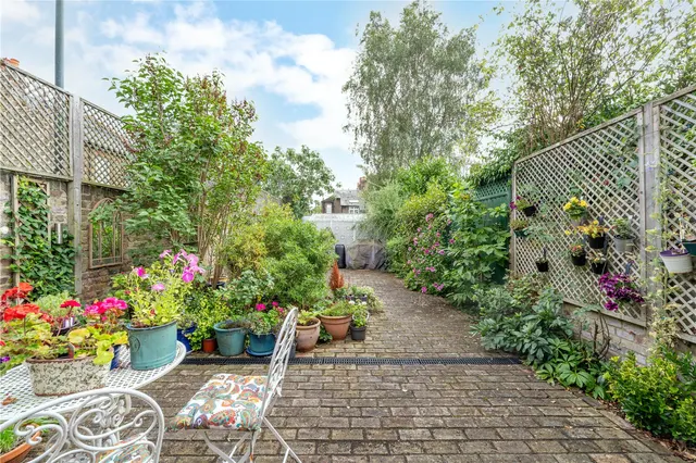 Photo 3 — Albion Road, Twickenham, TW2 6QJ