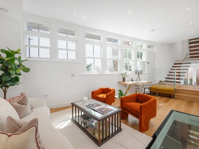 Lexham Mews, London, W8, photo 2
