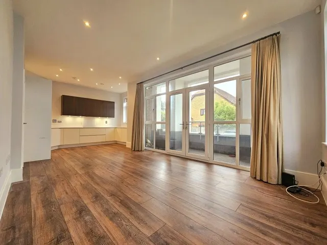 Russell Hill, Purley, CR8, photo 2