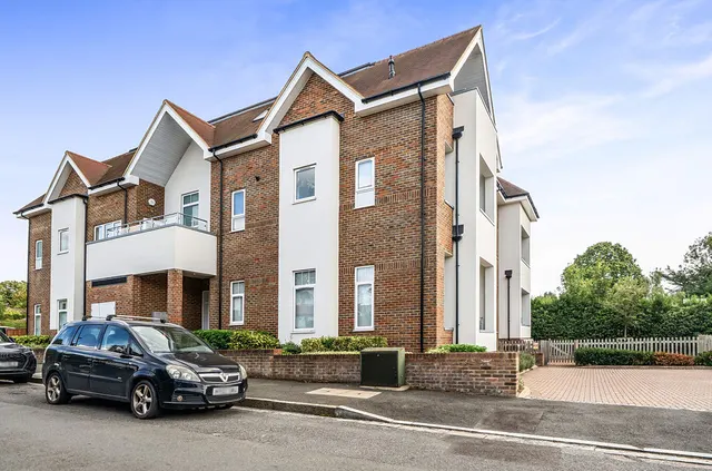 Russell Hill, Purley, CR8, photo 1