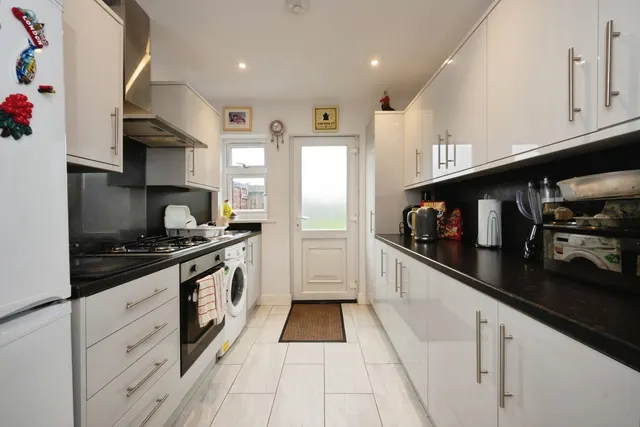 Trafford Road, Rushden, NN10, photo 2