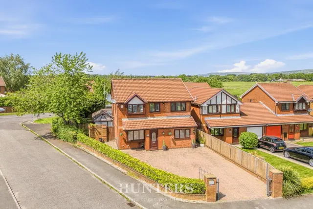 Barratt Gardens, Middleton, M24, photo 1