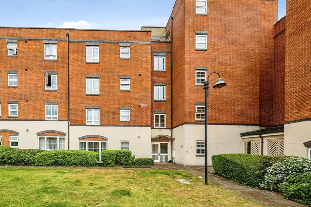 Holyhead Mews, SLOUGH, photo 1