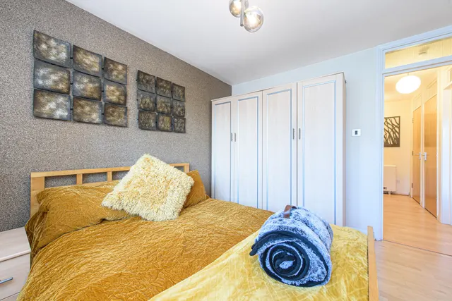 Photo 2 — 5 Brocade Court, 138 Colindeep Lane, London
