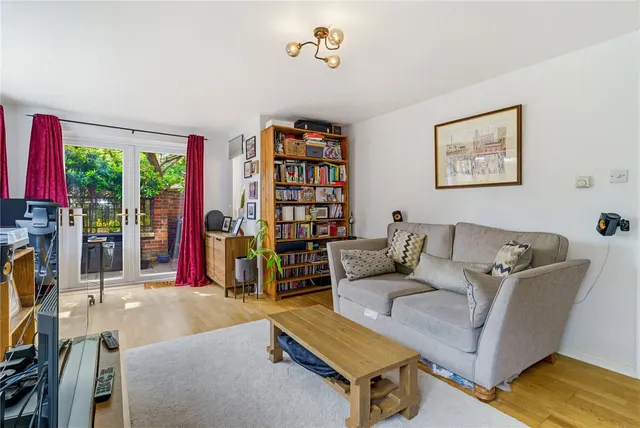 Old Hospital Close, London, SW12, photo 1