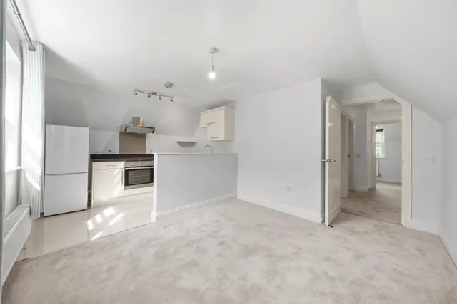 Crouch Oak Lane, Addlestone, KT15, photo 3