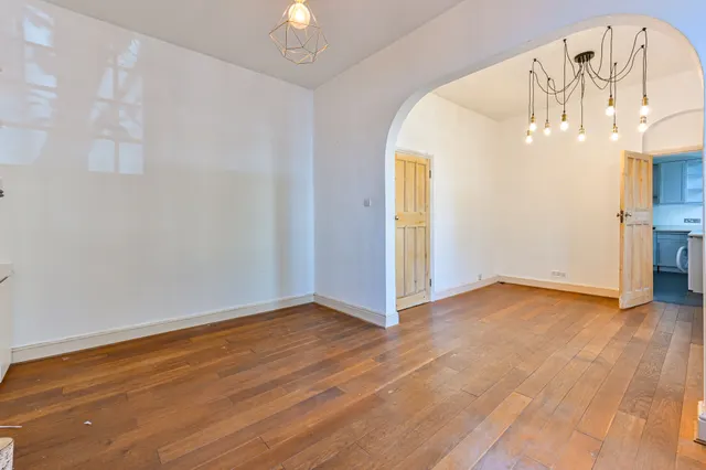 Photo 2 — 4b Peterborough Villas, London