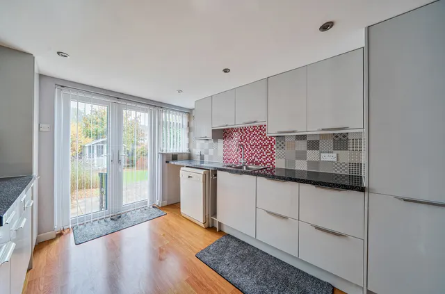 Hunts Pond Road, Park Gate, SO31, photo 3
