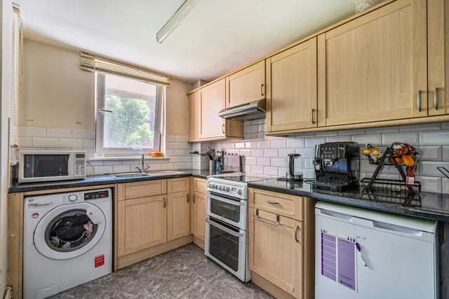 Photo 3 — Langdale Close, SE17