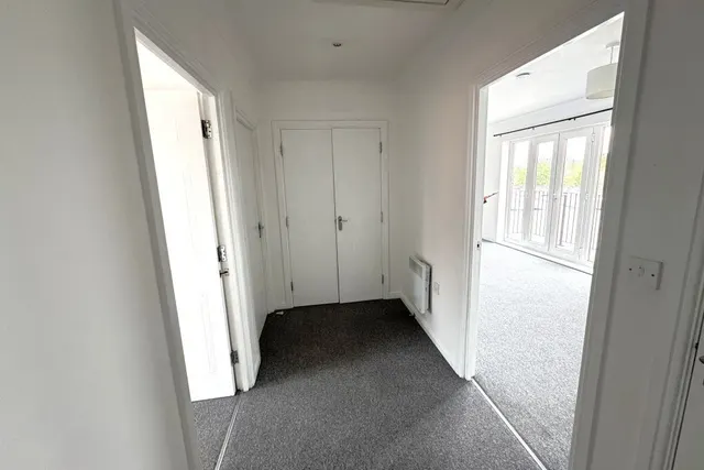 Tower Close, East Grinstead, photo 2