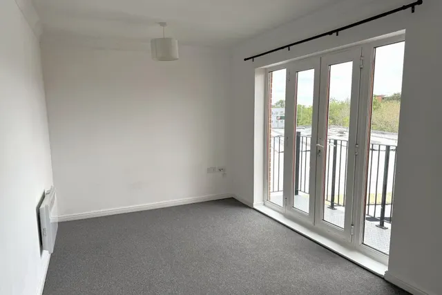 Tower Close, East Grinstead, photo 3