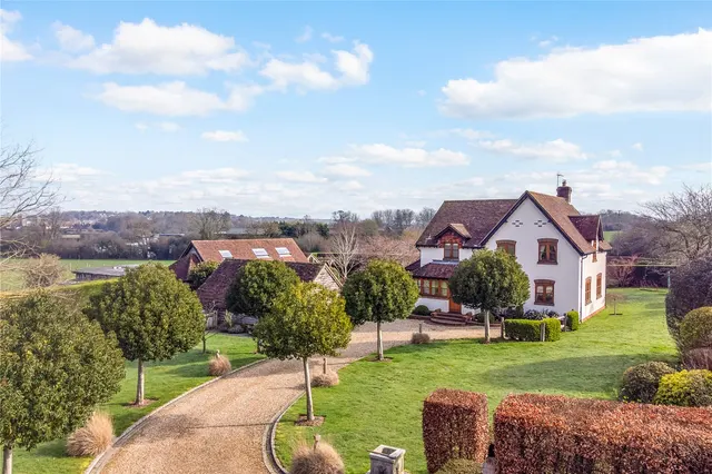 An exquisite 4-bedroom country home, complemented by a self-contained 2-bedroom annexe, photo 1