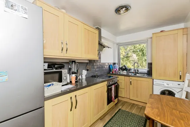 Oak Road, Crawley, RH11, photo 2