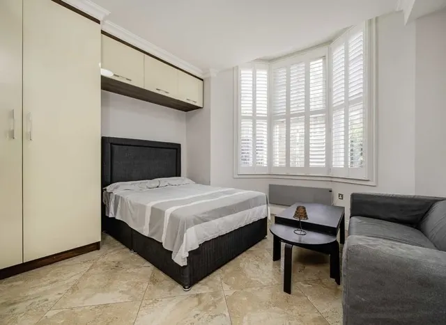 High Street, Acton, W3, photo 2