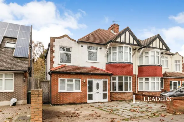 Elgar Avenue, Surbiton, KT5, photo 2