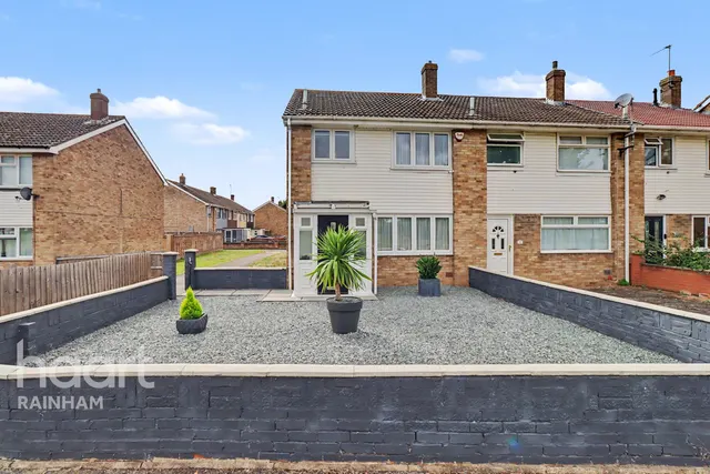 Crammerville Walk, Rainham, RM13, photo 1