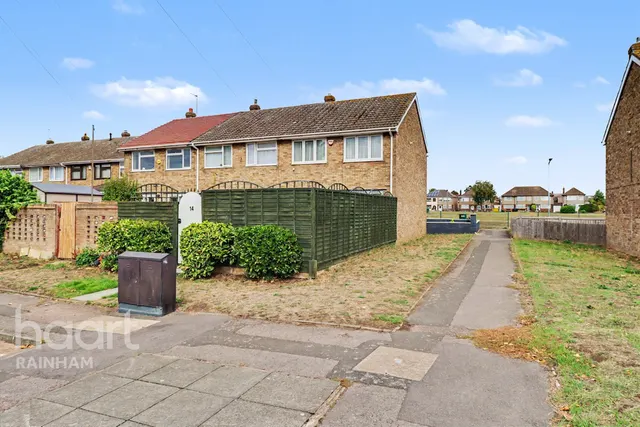 Crammerville Walk, Rainham, RM13, photo 2