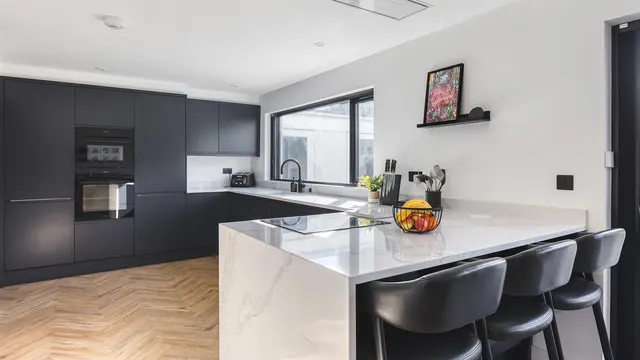 Chatsworth Drive, Tutbury, photo 2
