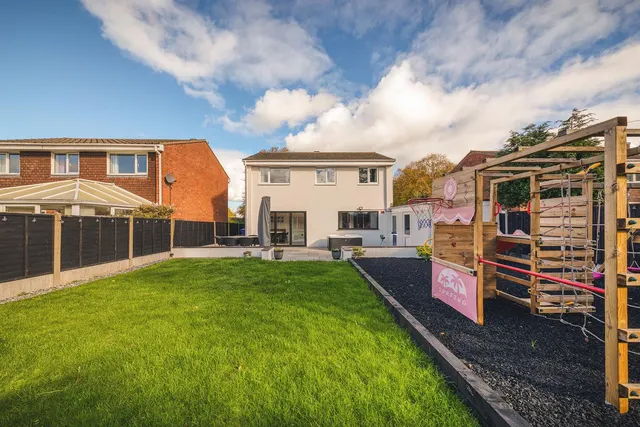 Chatsworth Drive, Tutbury, photo 3
