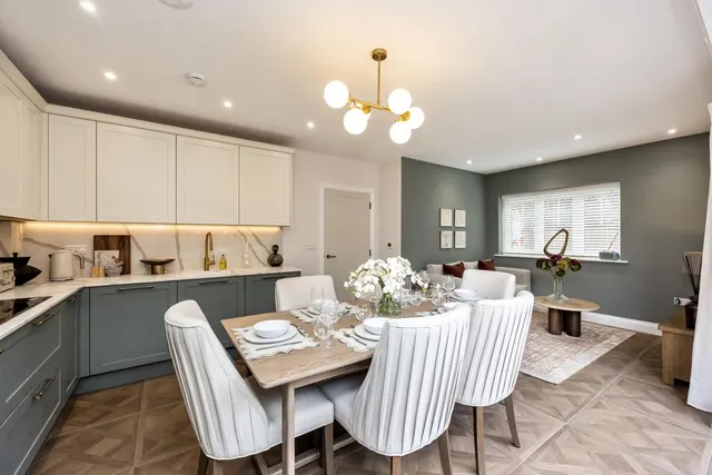 Queenbee Gardens, Weybridge, KT13, photo 3