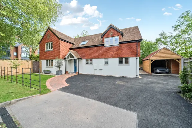 Newstead Close, Godalming, GU7, photo 1