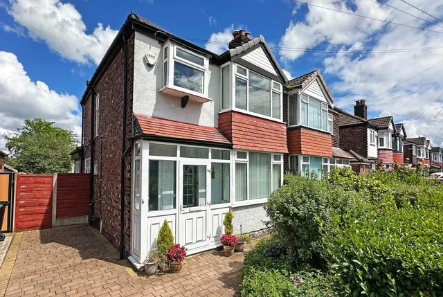 Alexander Drive, Timperley, Cheshire WA15 6NH, photo 1