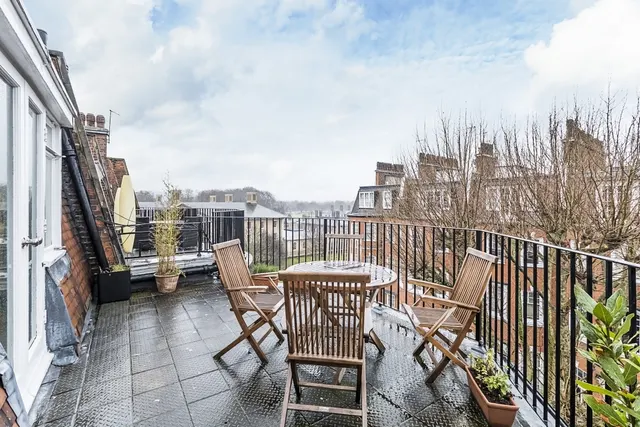 Photo 3 — Sloane Court East, Chelsea, SW3