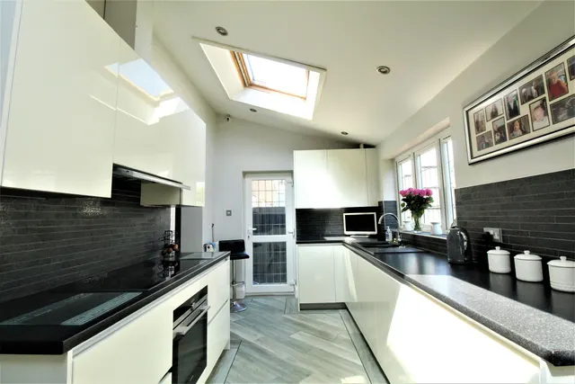 Photo 2 — Diamond Close, Grays, Essex, RM16 6PU