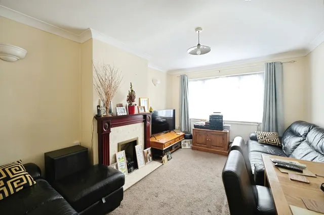 Photo 2 — Chelmsford Avenue, Romford, RM5