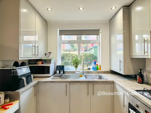 Red Lion Lane, Shooters Hill, SE18, photo 3