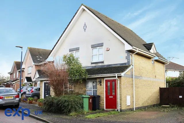 Photo 3 — Atlantis Close, Barking, IG11 0GH