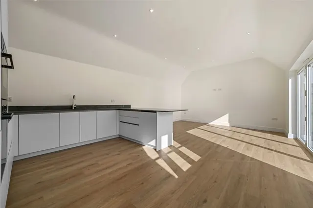 with 4 bedrooms in South End, Perry Green, SG10, photo 3