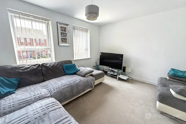 Topiary Road, St James Gate, CV10, photo 2