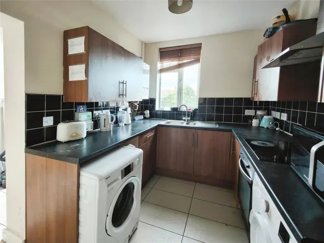 Rothersthorpe Road, Northampton, NN4, photo 3