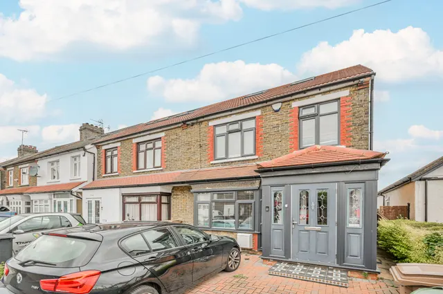 174 Westward Road, London, photo 1