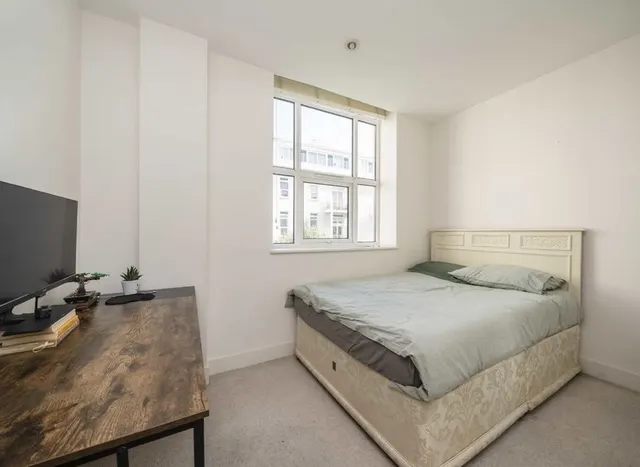 Photo 3 — Bromyard Avenue, London, W3