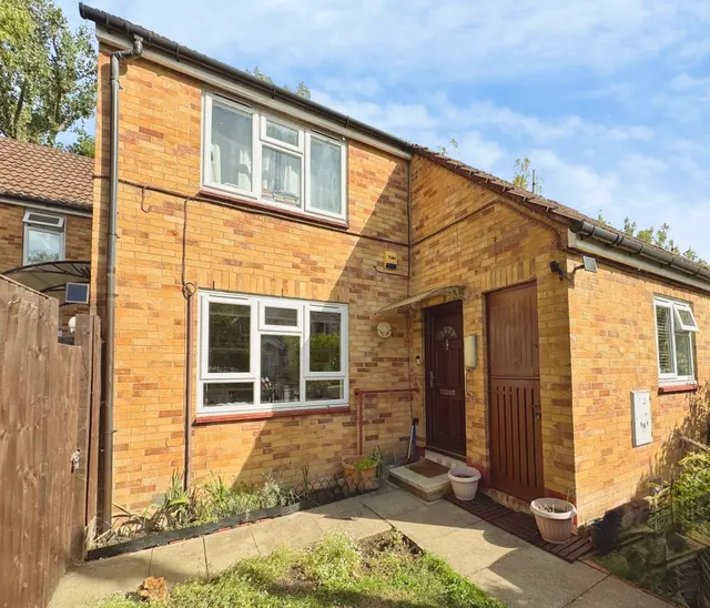 Booth Road, London, NW9, photo 1